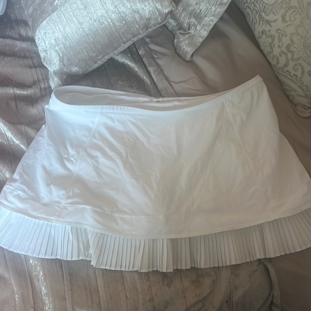 Lululemon white tennis skirt